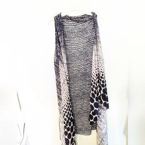 Dark blue and white flowy open top